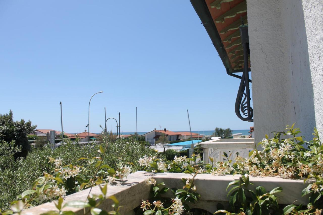 Hotel Poseidon Marina di Pietrasanta Exterior photo
